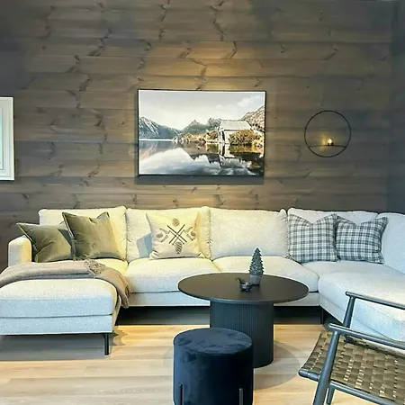 Modern At Strandafjellet בית נופש
