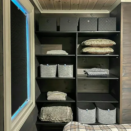 Modern At Strandafjellet בית נופש *