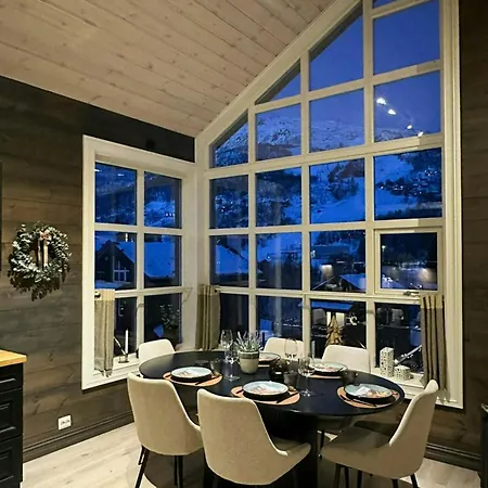Modern At Strandafjellet בית נופש סטראנדה
