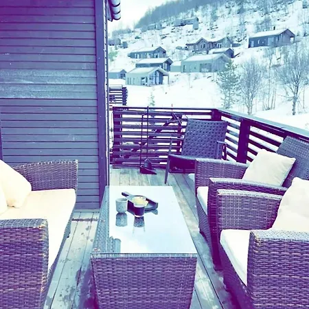 Modern At Strandafjellet בית נופש סטראנדה